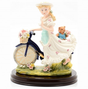 Статуэтка на деревянной подставке 28 х 25 см  Royal Classics "Велосипедистка" / 112575